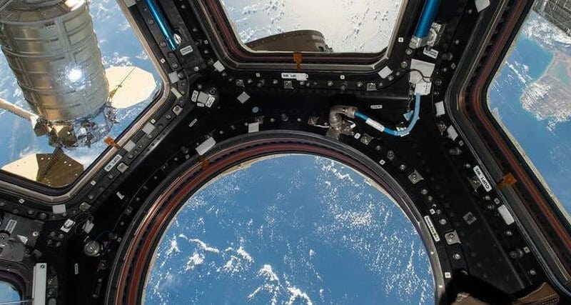 Пакетик чая помог космонавтам МКС найти утечку воздуха