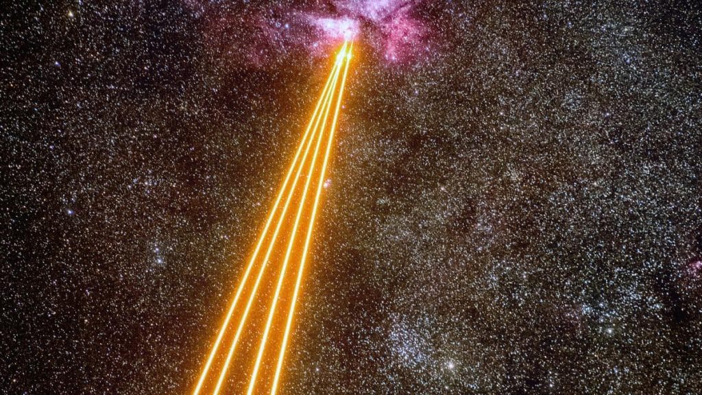 Астрономы объяснили «лазерную дуэль» с далекой туманностью
