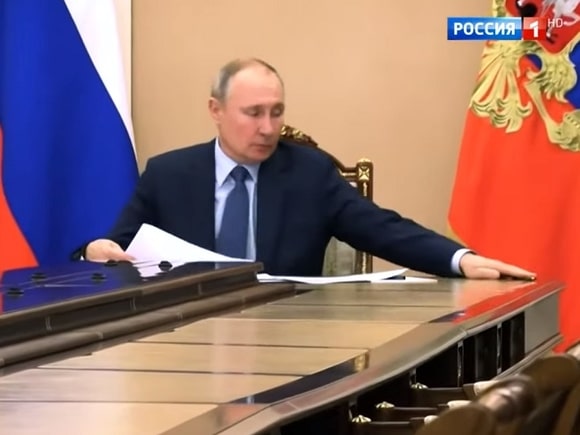 На канале «Россия 1» восхитились реакцией Владимира Путина на падающий со стола карандаш