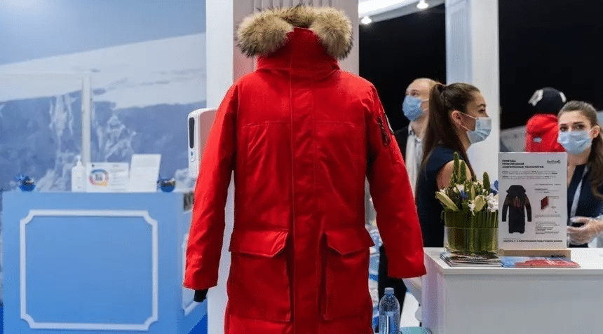 В России создали способную выдержать -70°С куртку с электроникой