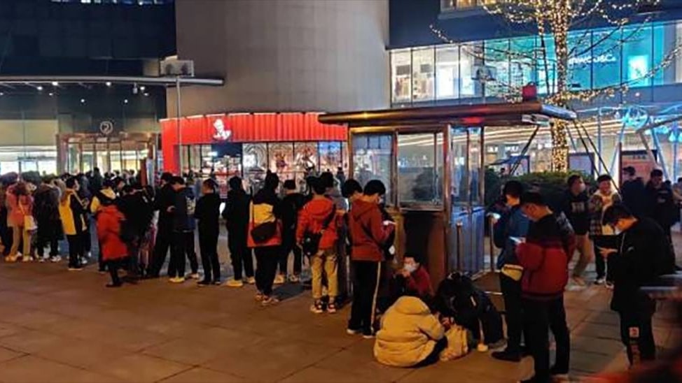 В Китае полиция разогнала очереди фанатов видеоигры