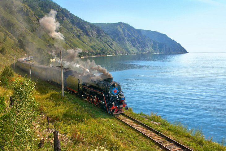 Самым популярным отдыхом для россиян оказалось путешествие на поезде вдоль Байкала