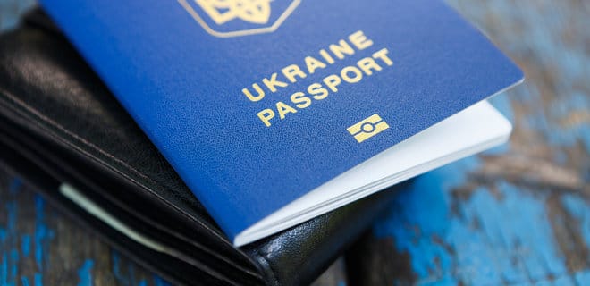 Украина рекордно поднялась в глобальном рейтинге безвиза. Паспорт РФ становится 