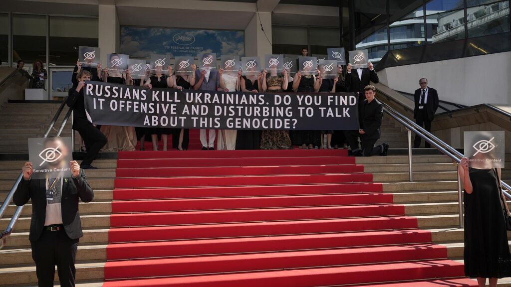 Канны: акция протеста съемочной группы украинского фильма «Видение бабочки»