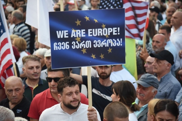 В центре Тбилиси – митинг в поддержку евроинтеграции Грузии