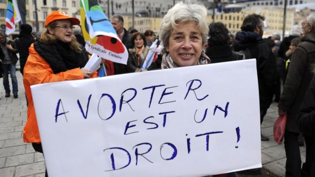 Во Франции хотят закрепить право на аборт в конституции