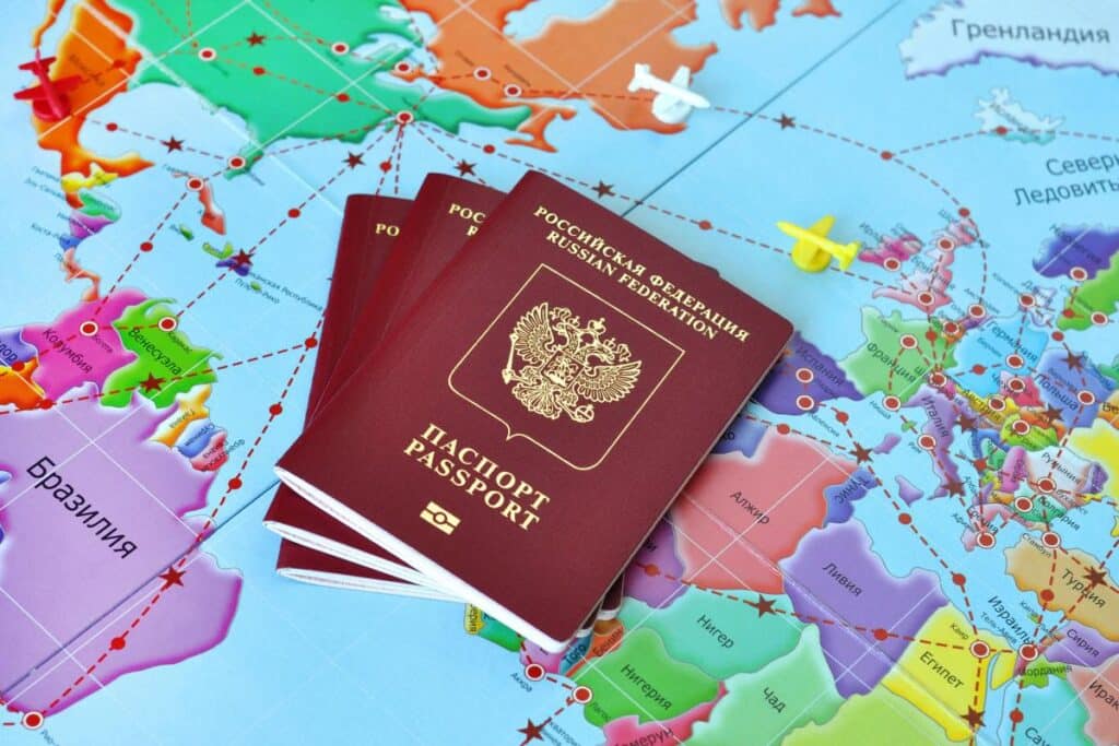 ЕК рекомендовала не выдавать россиянам многократные визы