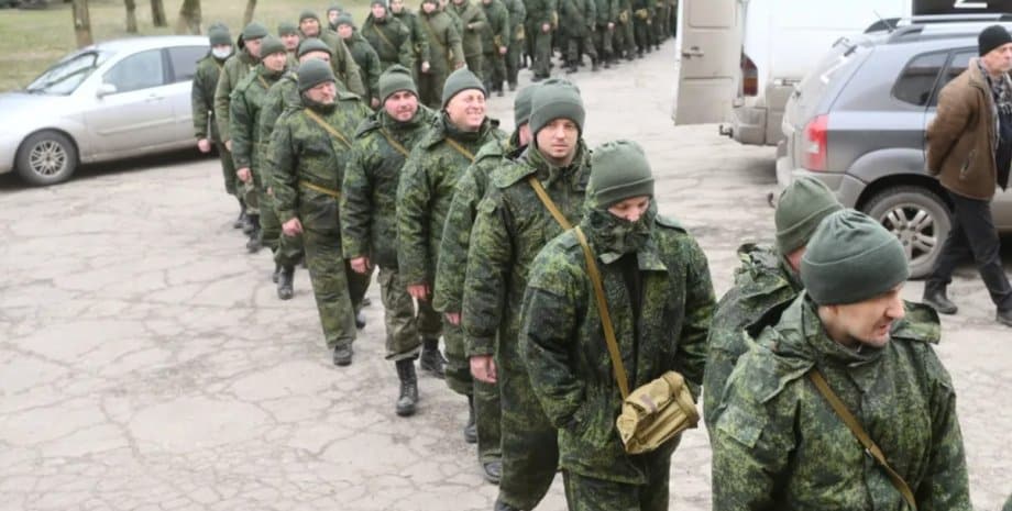 Россия мобилизовала почти все мужское население на захваченных территориях Луганщины и Донбасса