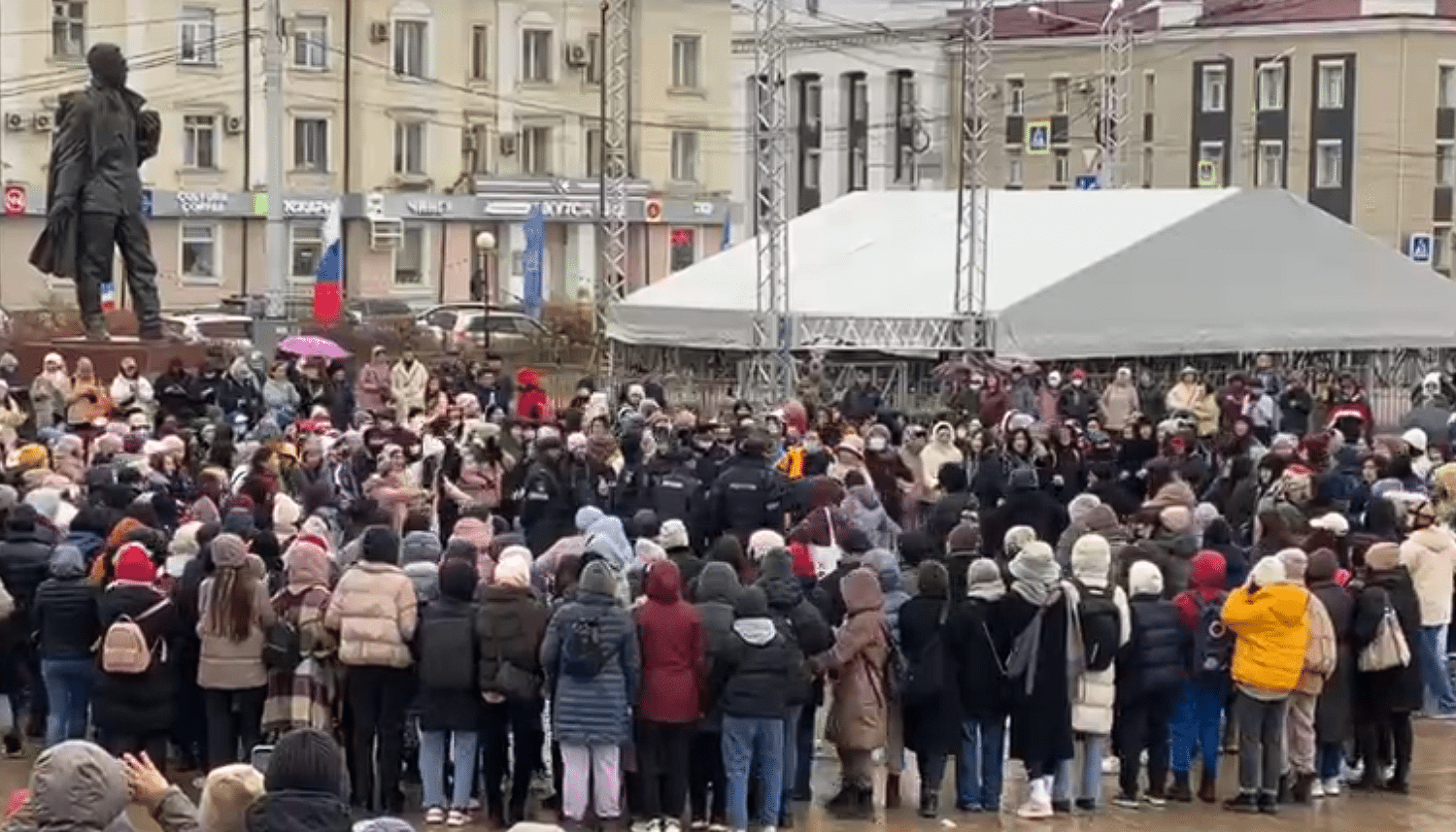 В Якутске женщины протестовали против мобилизации и водили хоровод вокруг полицейских