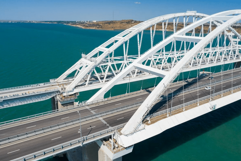 Крымский мост будут ремонтировать минимум до следующего лета