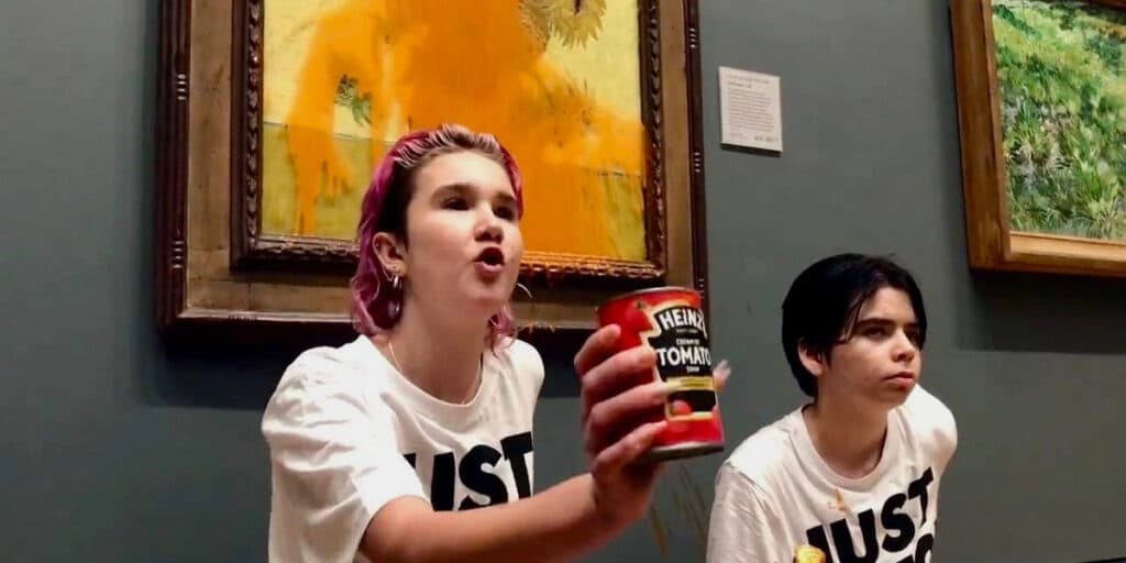 Активисты залили томатным супом «Подсолнухи» Ван Гога в Национальной галерее в Лондоне