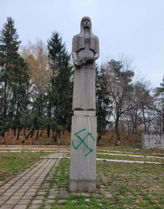 Посольство России в Молдове осудило осквернение памятников в стране