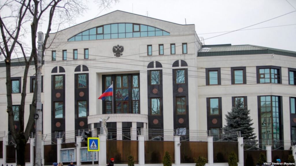 Посольство России в Молдове осудило осквернение памятников в стране
