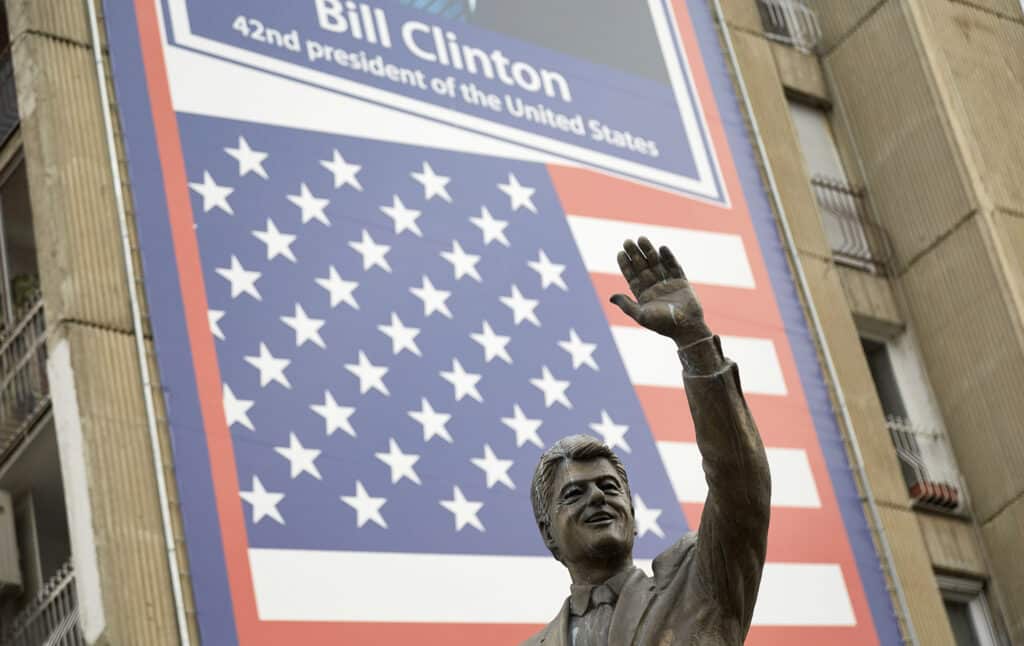 Памятник экс-президенту США Биллу Клинтону в Приштине