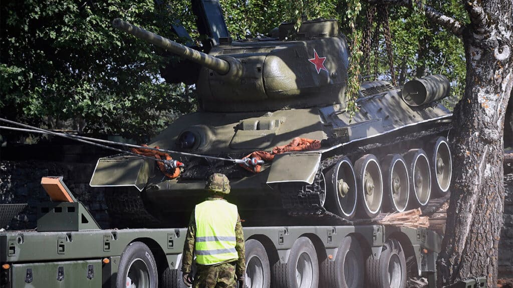 Правительство Эстонии выделило почти €1 млн на демонтаж советских военных памятников