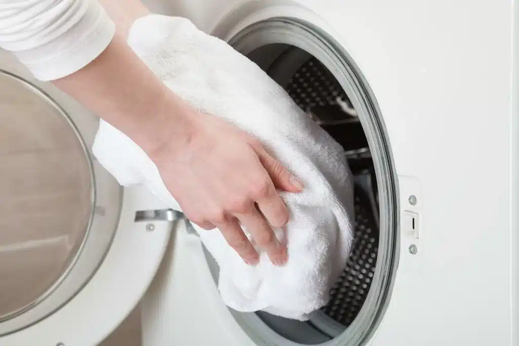 Почему нельзя стирать постельное белье и полотенца